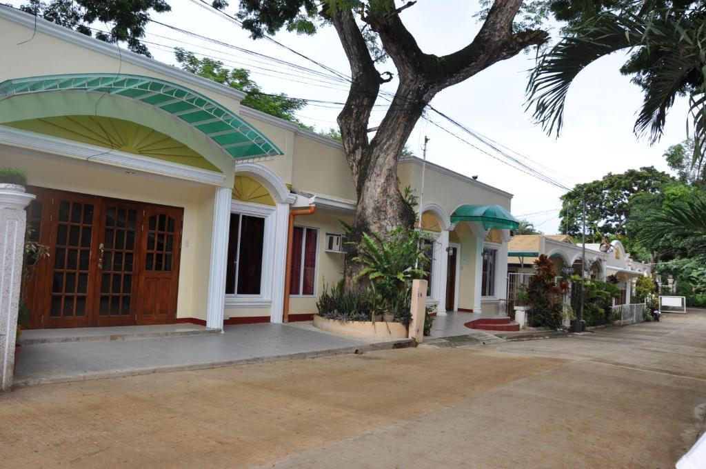 Tiniguiban D'Lucky Garden Inn & Suites المظهر الخارجي الصورة