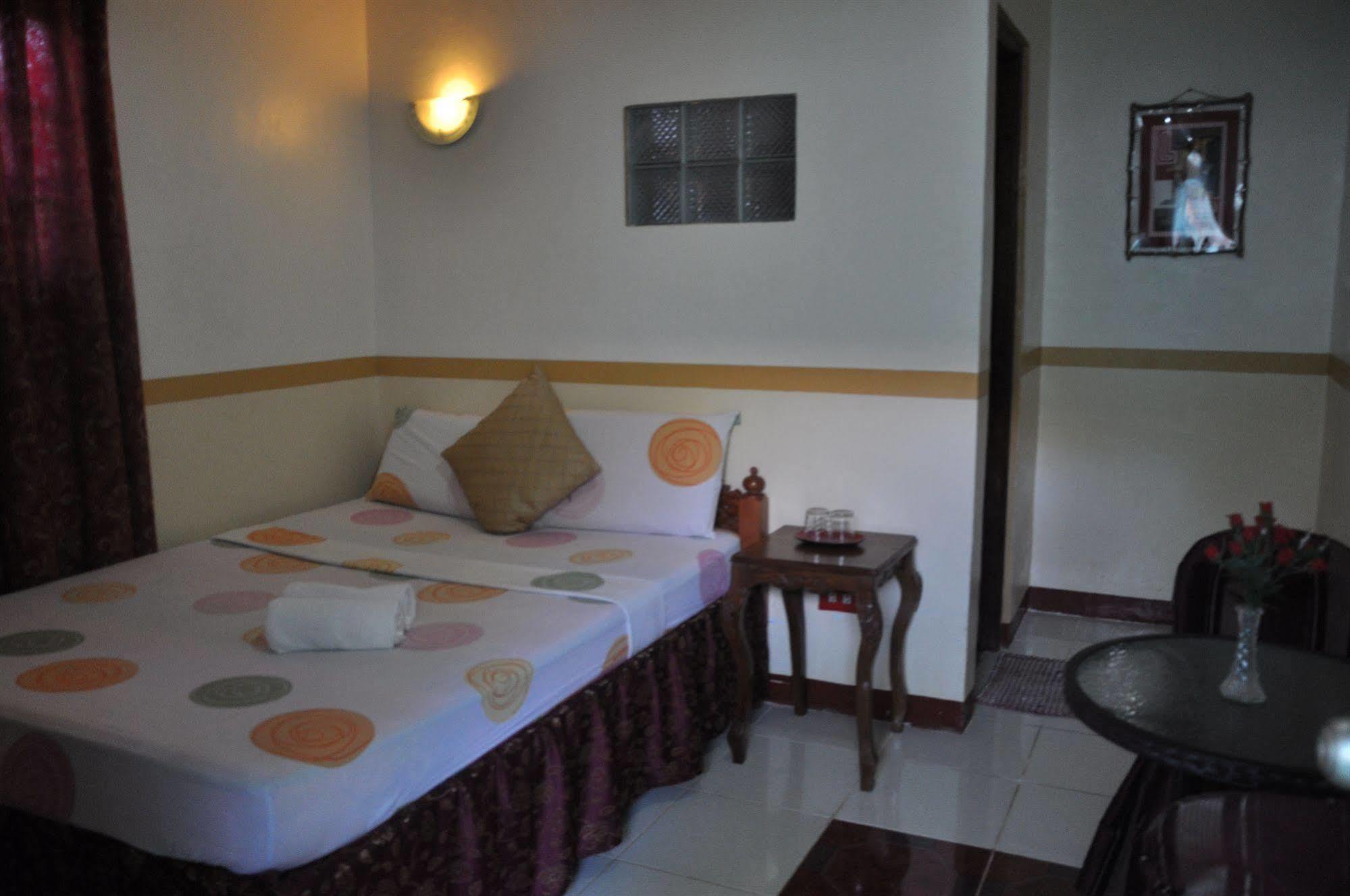 Tiniguiban D'Lucky Garden Inn & Suites المظهر الخارجي الصورة